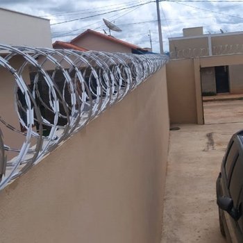 instalação-de-concertina-muro-entre-vizinhos