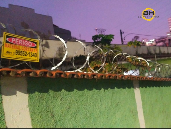 Instalação de 35 metros de Concertina Dupla Clipada com material GALVALUME